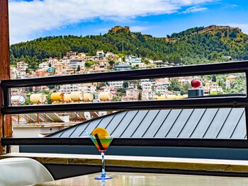 casa cleo suit hotel