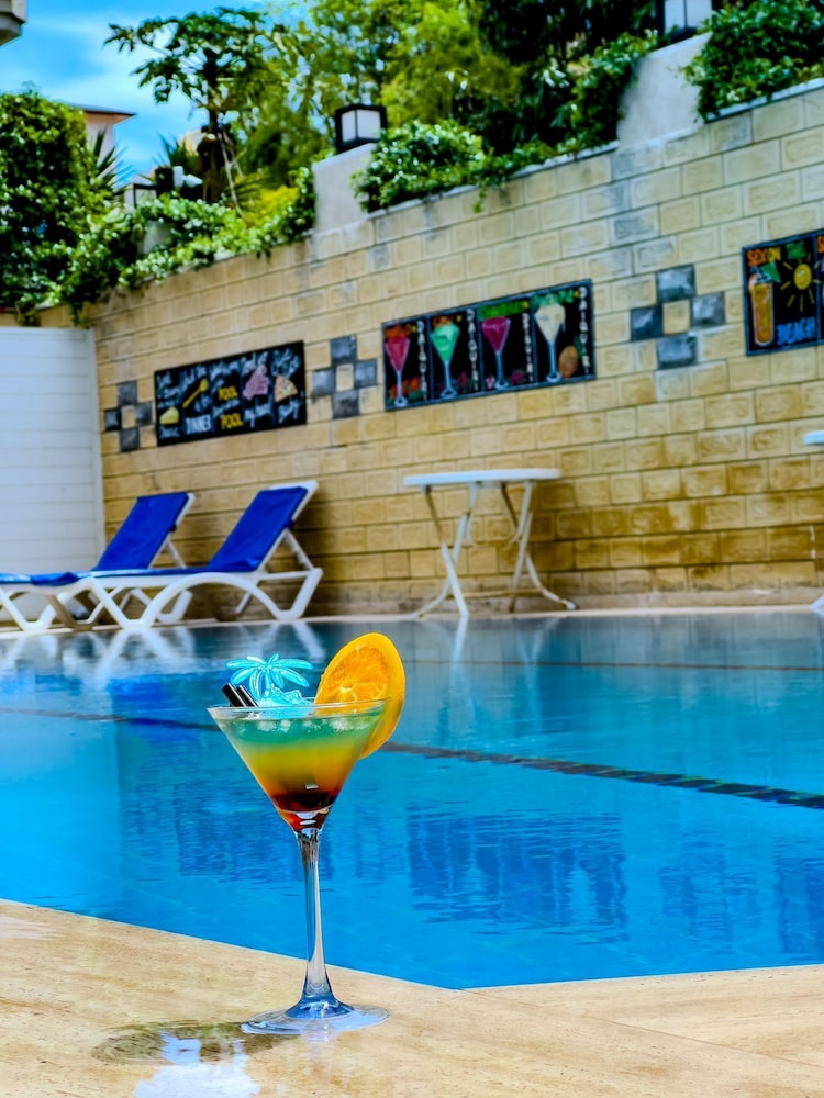casa cleo suit hotel