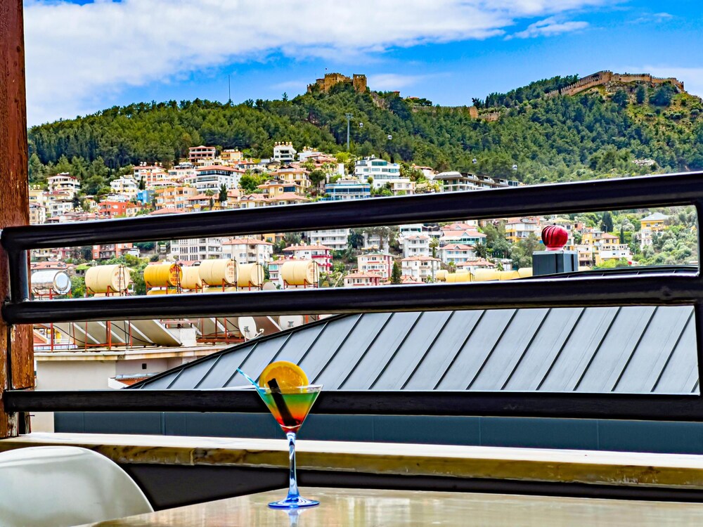 casa cleo suit hotel