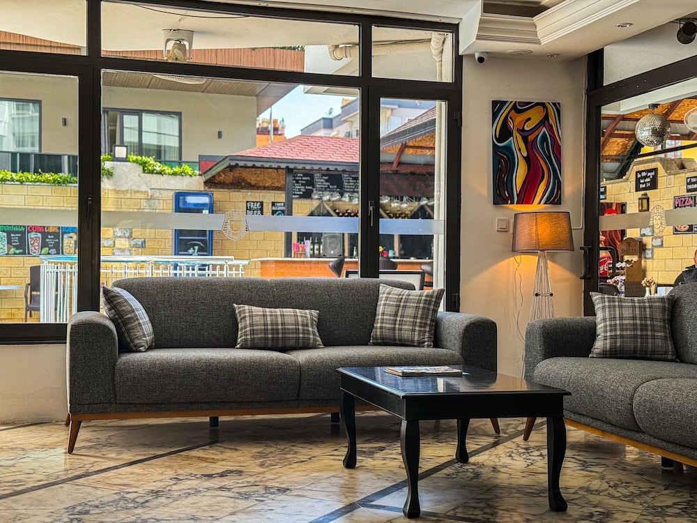 casa cleo suit hotel