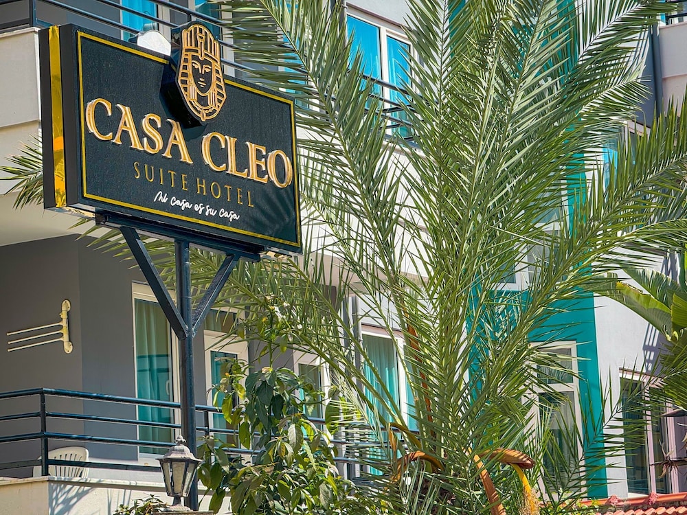 casa cleo suit hotel