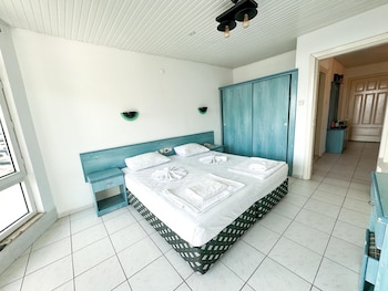 casa cleo suit hotel
