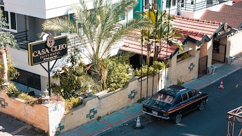 casa cleo suit hotel