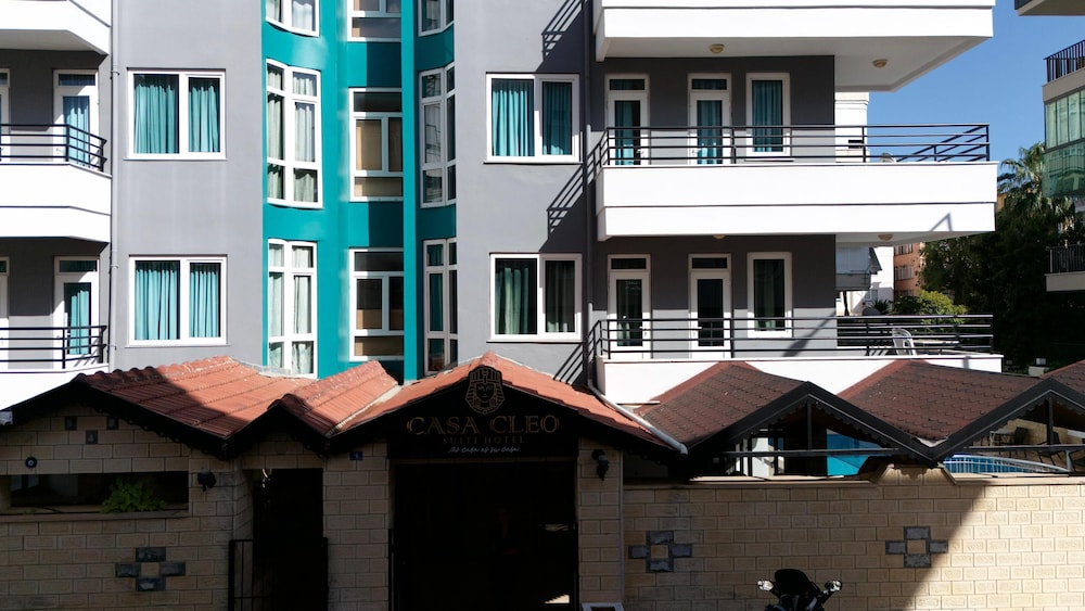 casa cleo suit hotel