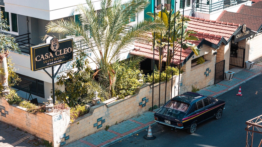 casa cleo suit hotel