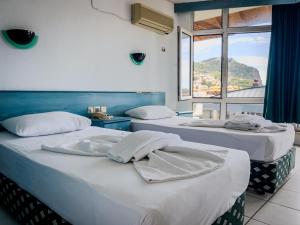 casa cleo suit hotel