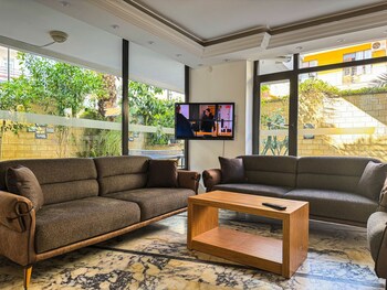 casa cleo suit hotel