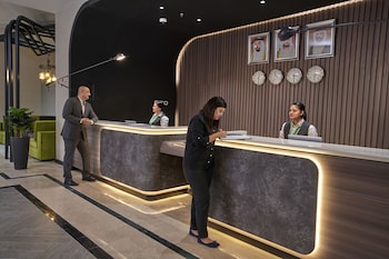 Holiday International Sharjah,In Sharjah (Al Majaz),4 star