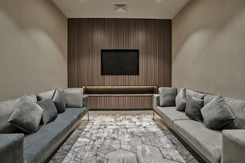Holiday International Sharjah,In Sharjah (Al Majaz),4 star