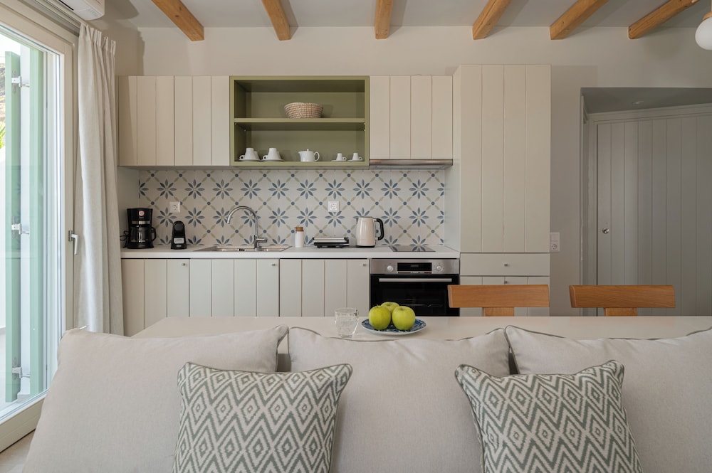 castello amorgos suites