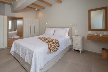 castello amorgos suites