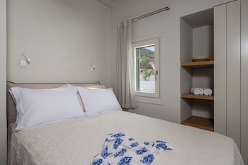 castello amorgos suites