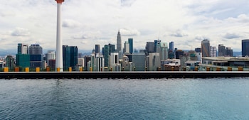 ceylonz suite klcc travelet