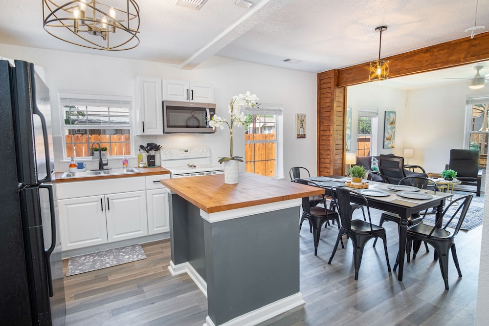 charming 4br 2ba only 5 mins downtown and riverwalk