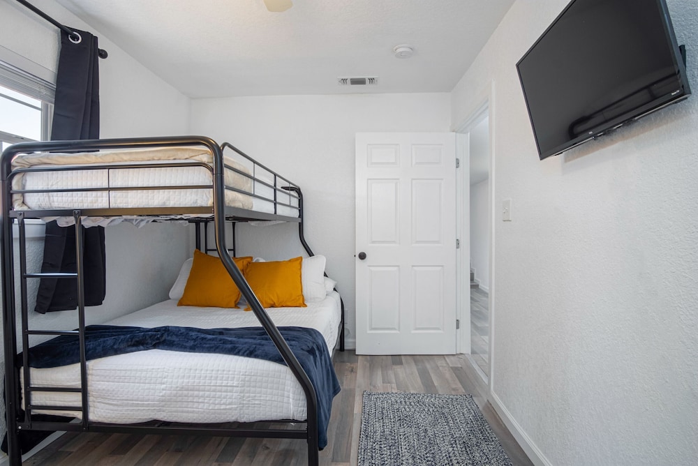 charming 4br 2ba only 5 mins downtown and riverwalk