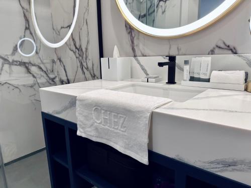 chez hotel arlington heights