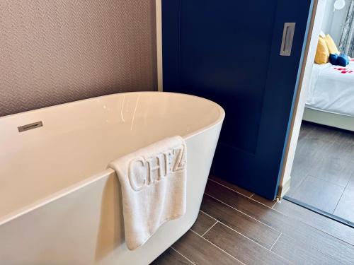 chez hotel arlington heights