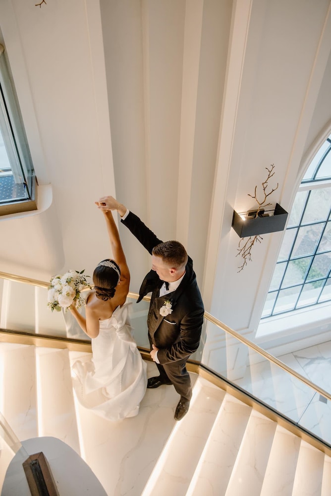 chez hotel arlington heights