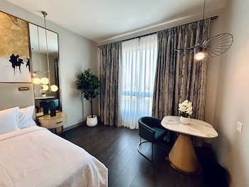 chez hotel arlington heights