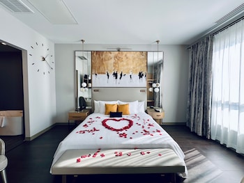 chez hotel arlington heights