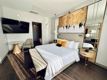 chez hotel arlington heights