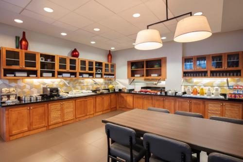 hyatt place reno tahoe airport