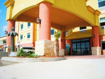 robinson inn and suites