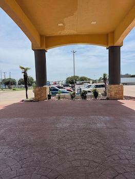 robinson inn and suites