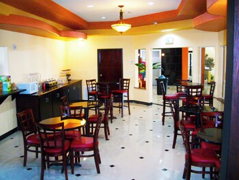 robinson inn and suites