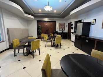 robinson inn and suites