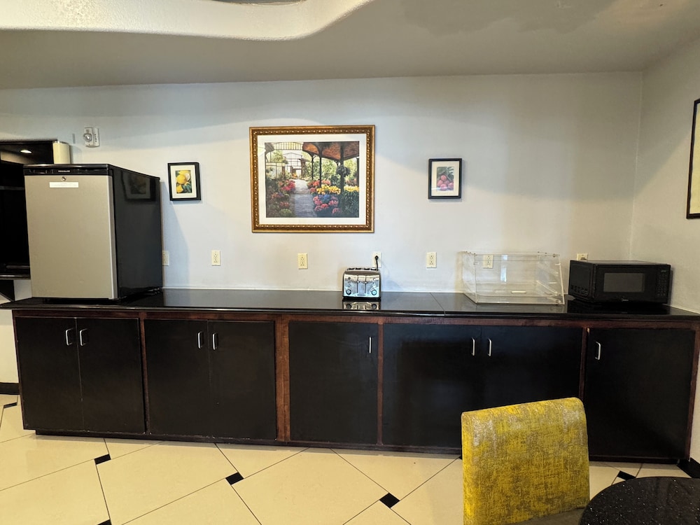 robinson inn and suites