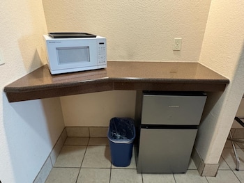 robinson inn and suites