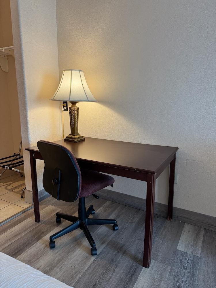 robinson inn and suites