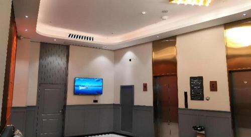 city comfort hotel luocheng chengzhong building