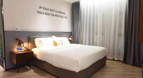 city comfort hotel luocheng chengzhong building