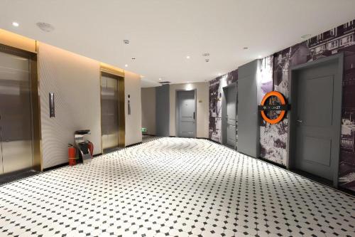 city comfort hotel luocheng chengzhong building