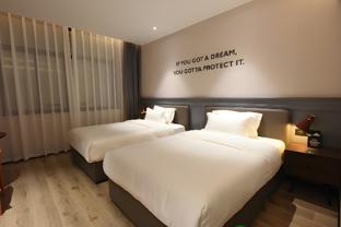 city comfort hotel luocheng chengzhong building