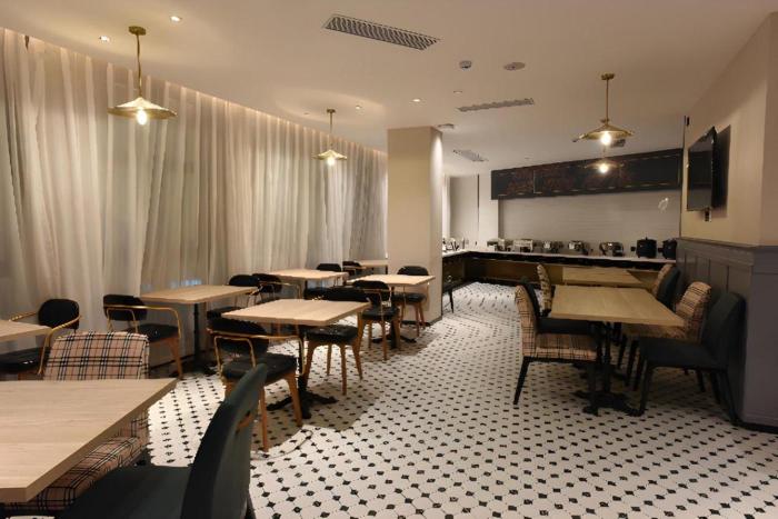 city comfort hotel luocheng chengzhong building