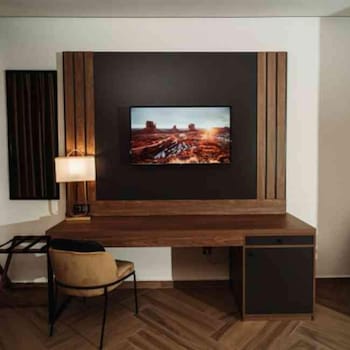 city hotel by waves