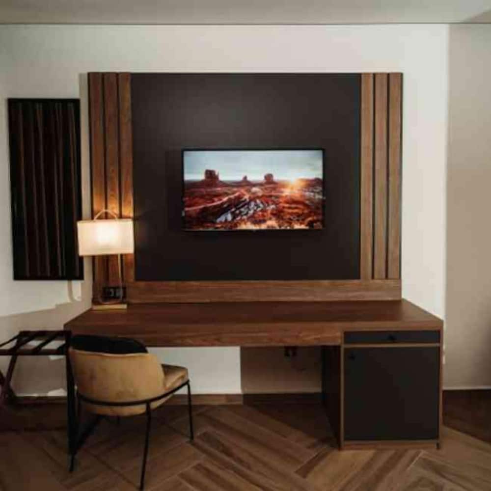 city hotel by waves