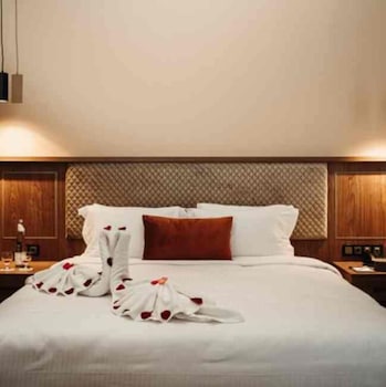 city hotel by waves