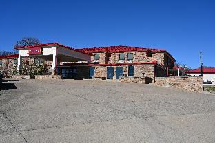 Giles Hotel Inn & Suites,,3 star