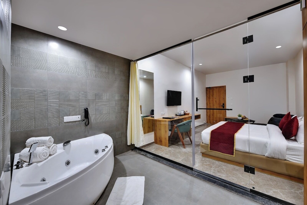 comfort inn sapphire chandkheda