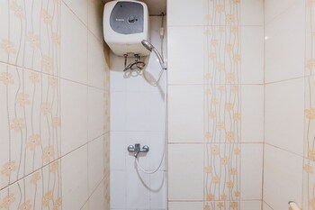 comfy and warm studio serpong greenview apartment