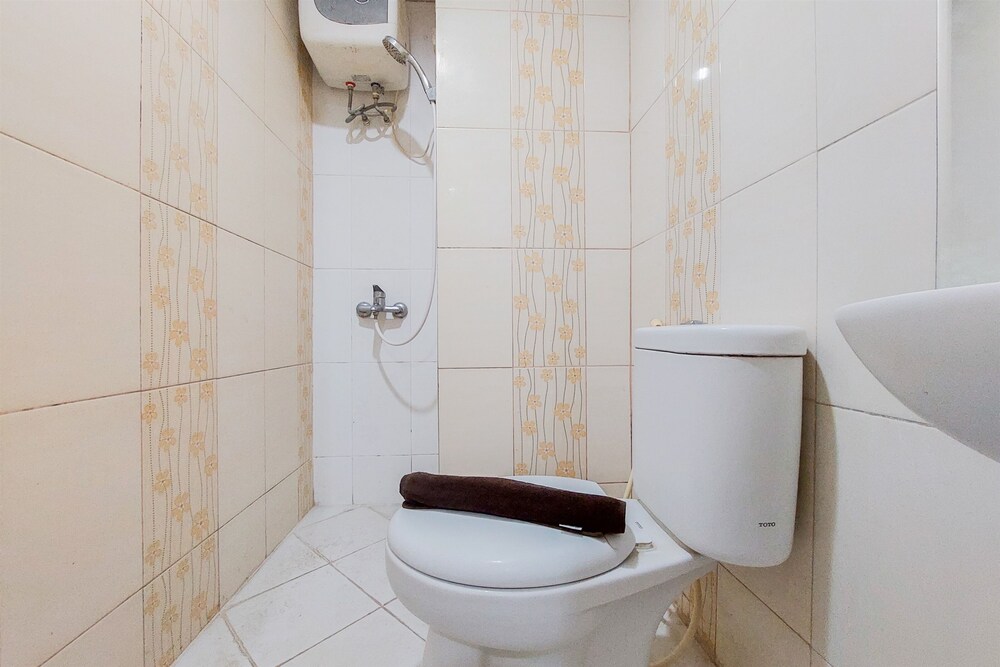 comfy and warm studio serpong greenview apartment