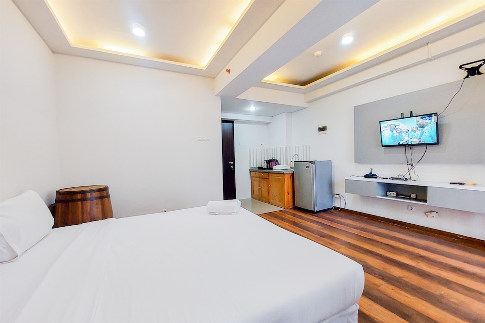 comfy and warm studio serpong greenview apartment