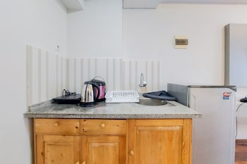 comfy and warm studio serpong greenview apartment