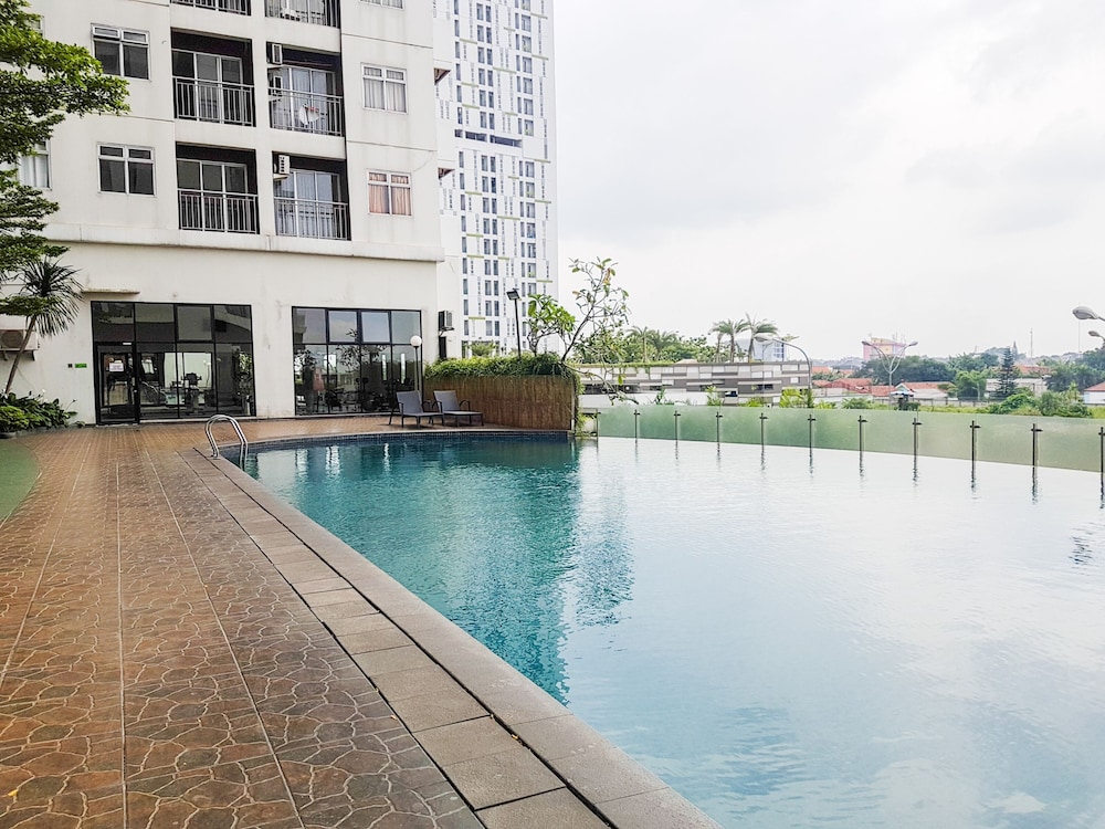 comfy and warm studio serpong greenview apartment