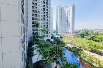 comfy and warm studio serpong greenview apartment