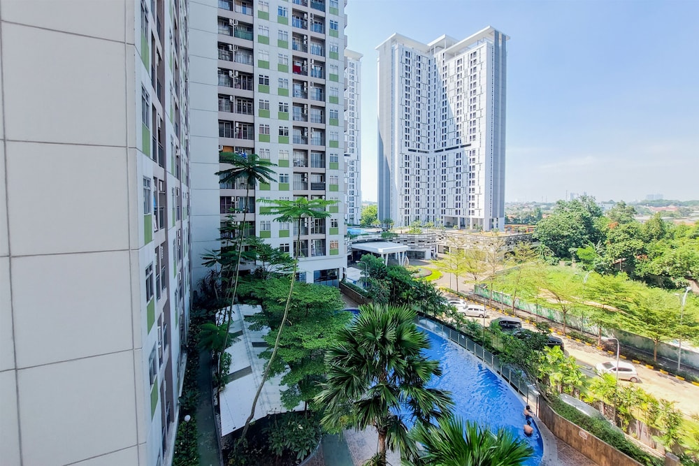 comfy and warm studio serpong greenview apartment